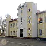 Задом к городу